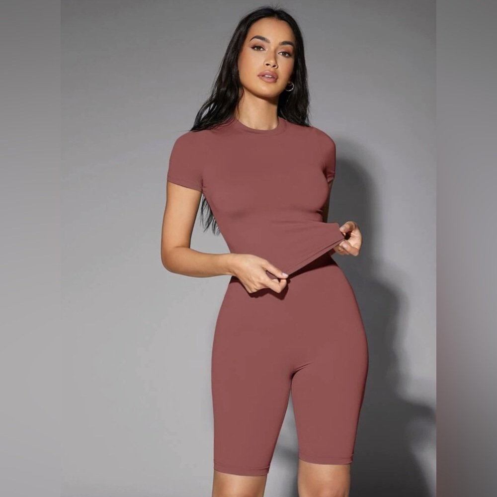 NWT Shein Bae Solid Fitted Tee - Size Small - Color Redwood